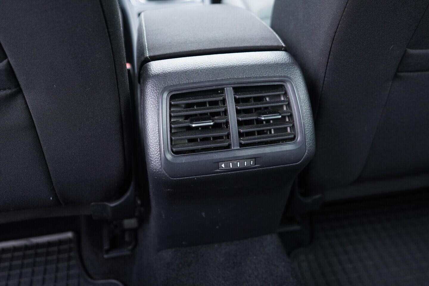 OV190V11226_36.webp_GOLF  1.6 TDI 85 kW manuál