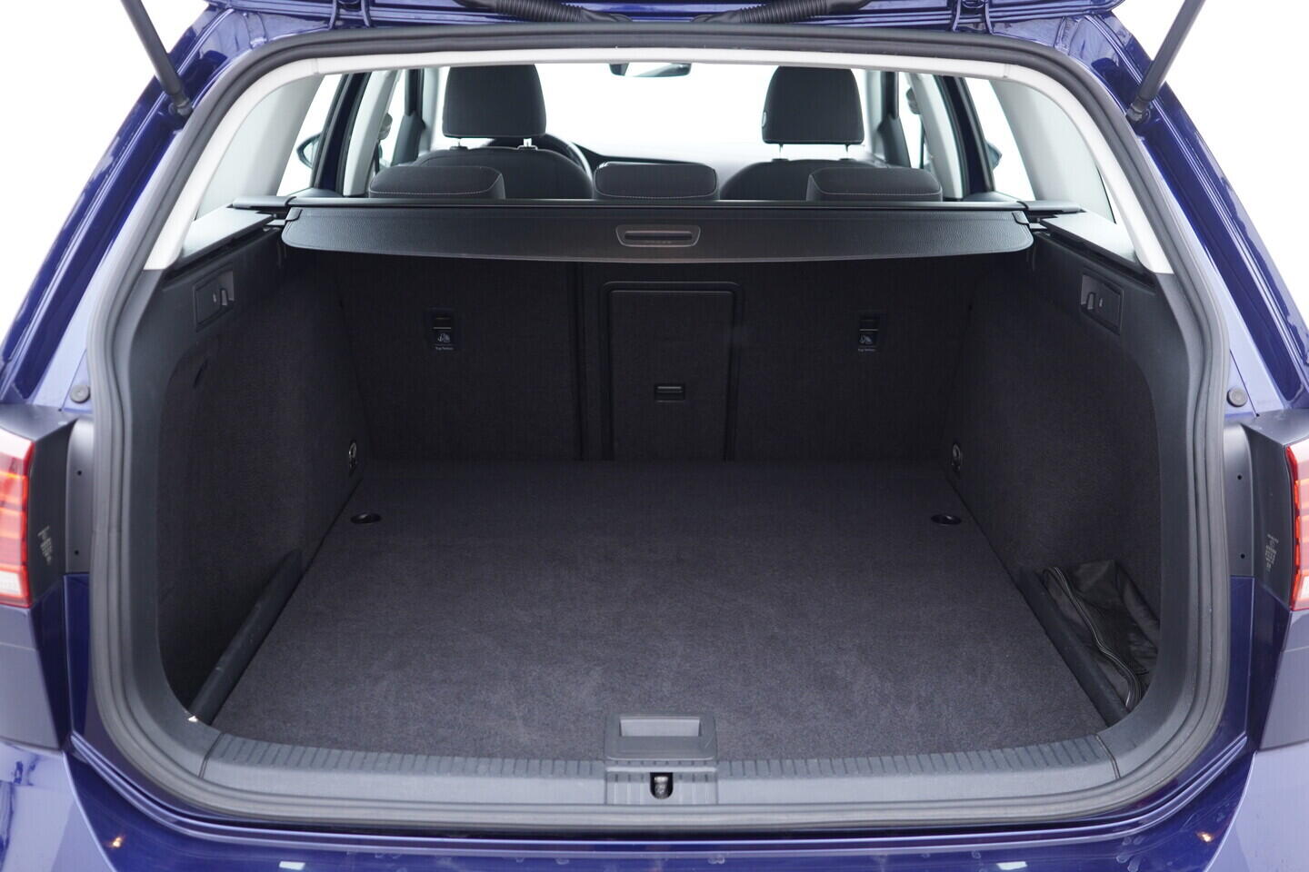 OV190V11226_38.webp_GOLF  1.6 TDI 85 kW manuál