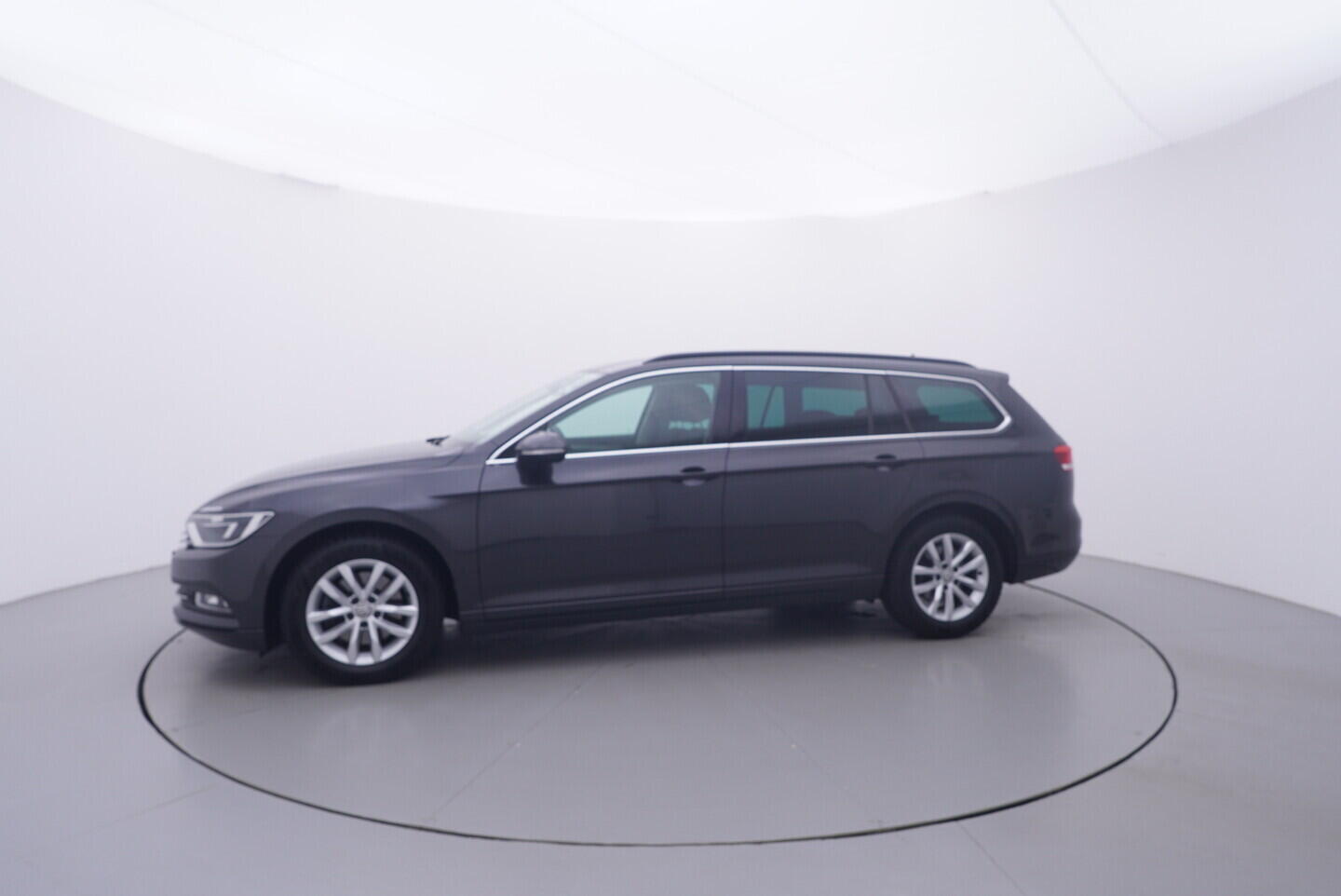 OV190V11229_11.webp_PASSAT Comfortline 1.4 TSI 110 kW manuál