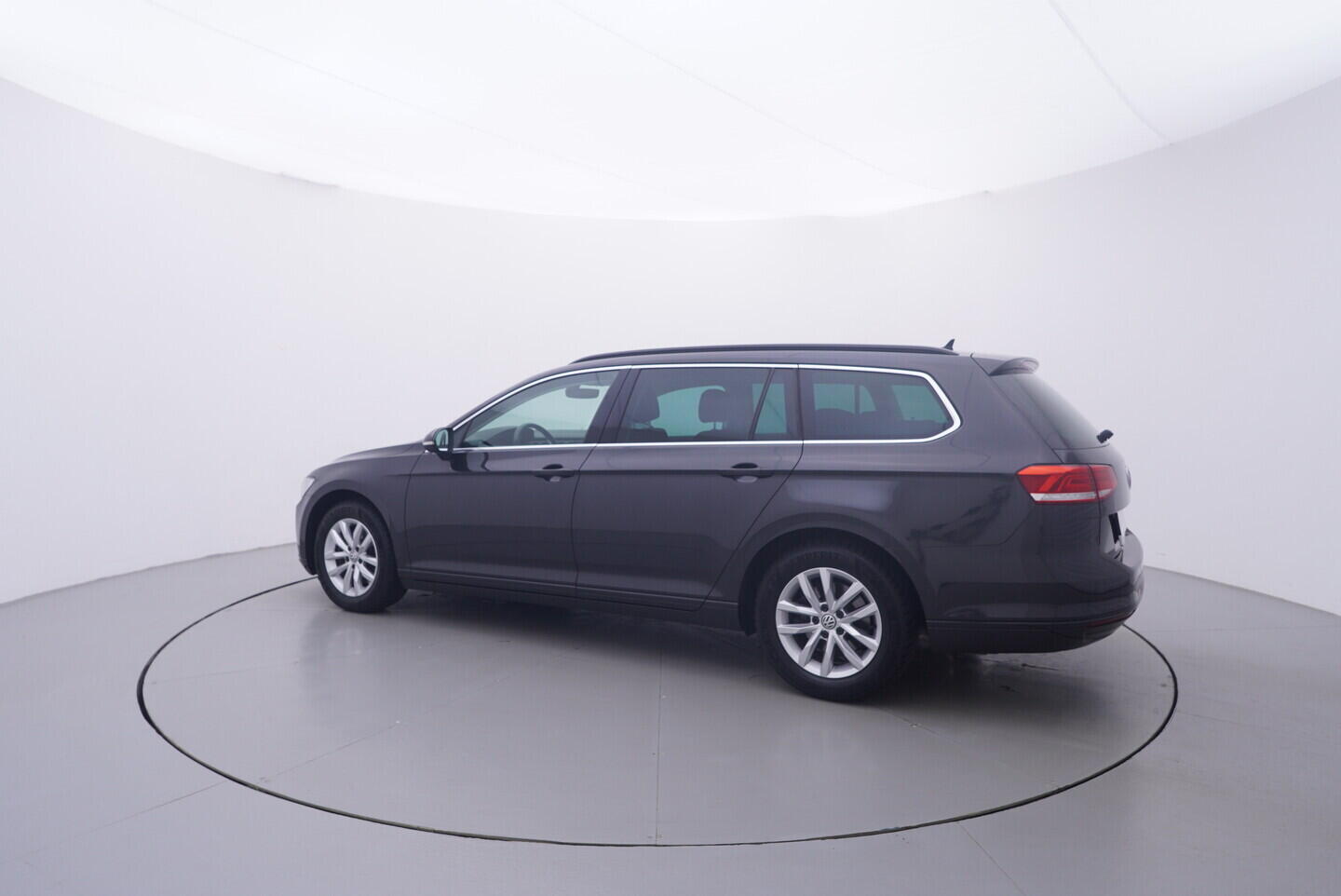 OV190V11229_12.webp_PASSAT Comfortline 1.4 TSI 110 kW manuál