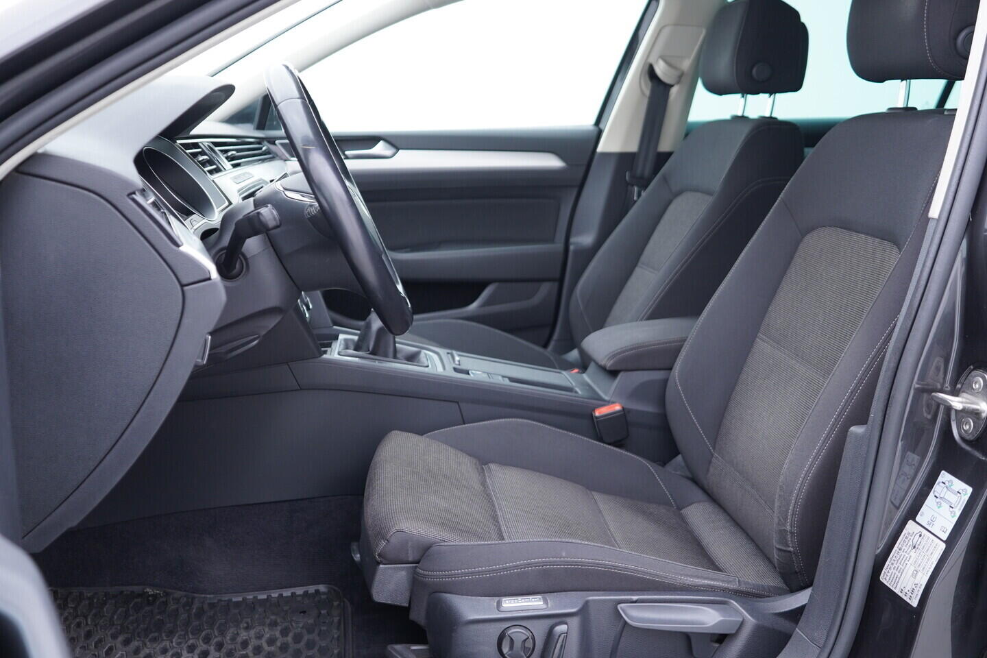 OV190V11229_23.webp_PASSAT Comfortline 1.4 TSI 110 kW manuál
