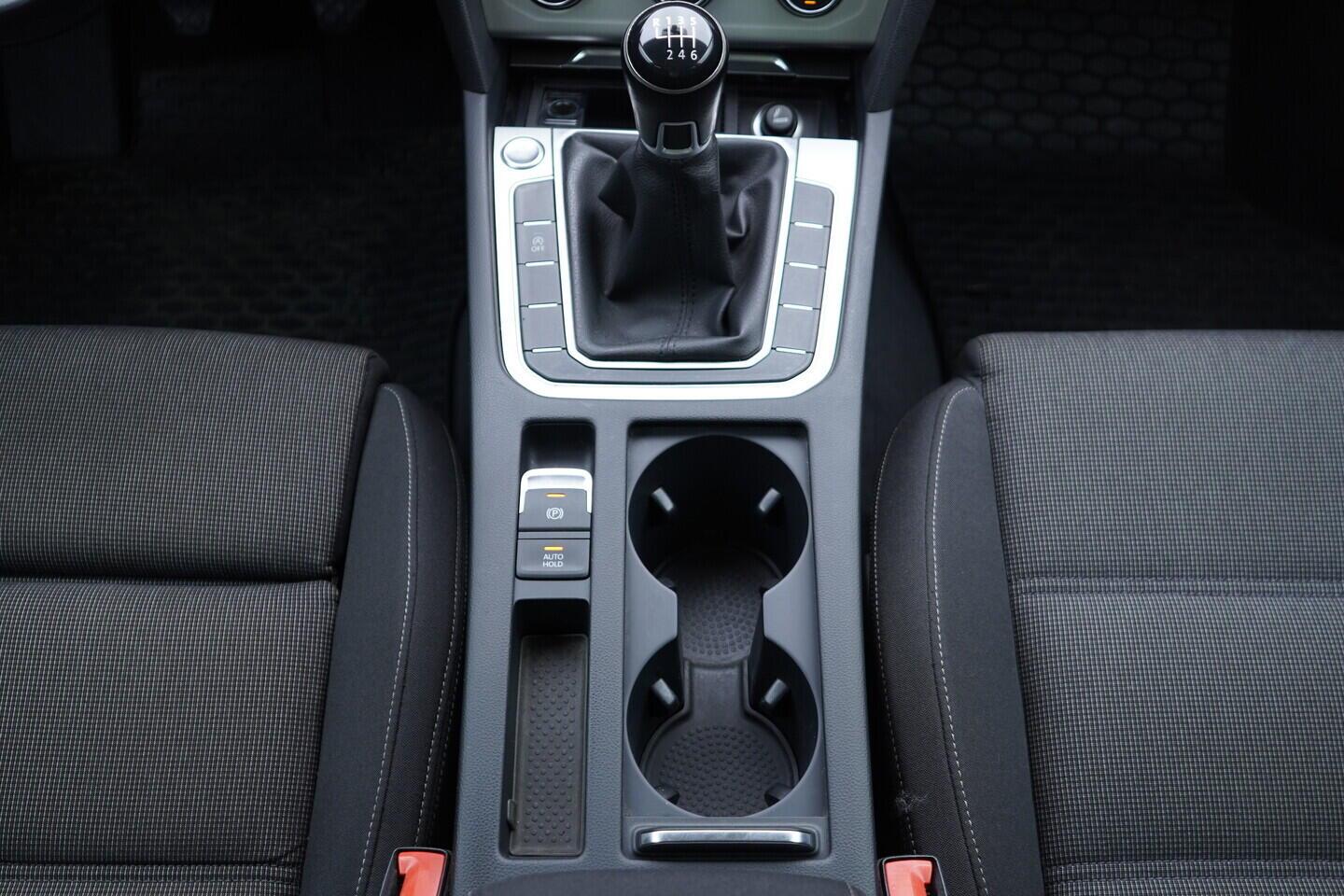 OV190V11229_34.webp_PASSAT Comfortline 1.4 TSI 110 kW manuál