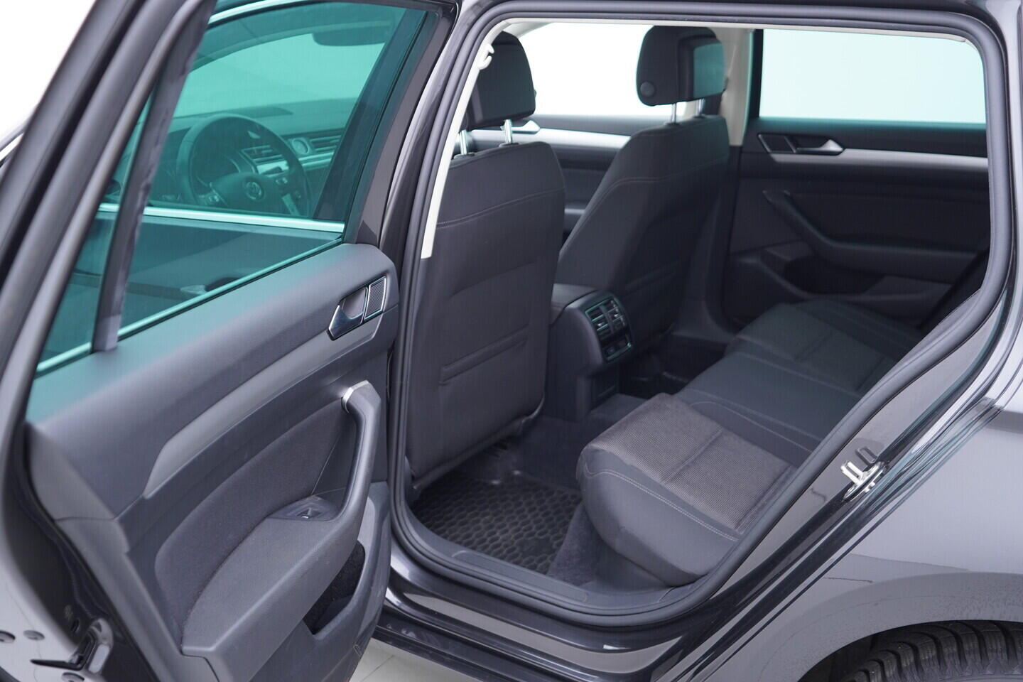 OV190V11229_36.webp_PASSAT Comfortline 1.4 TSI 110 kW manuál