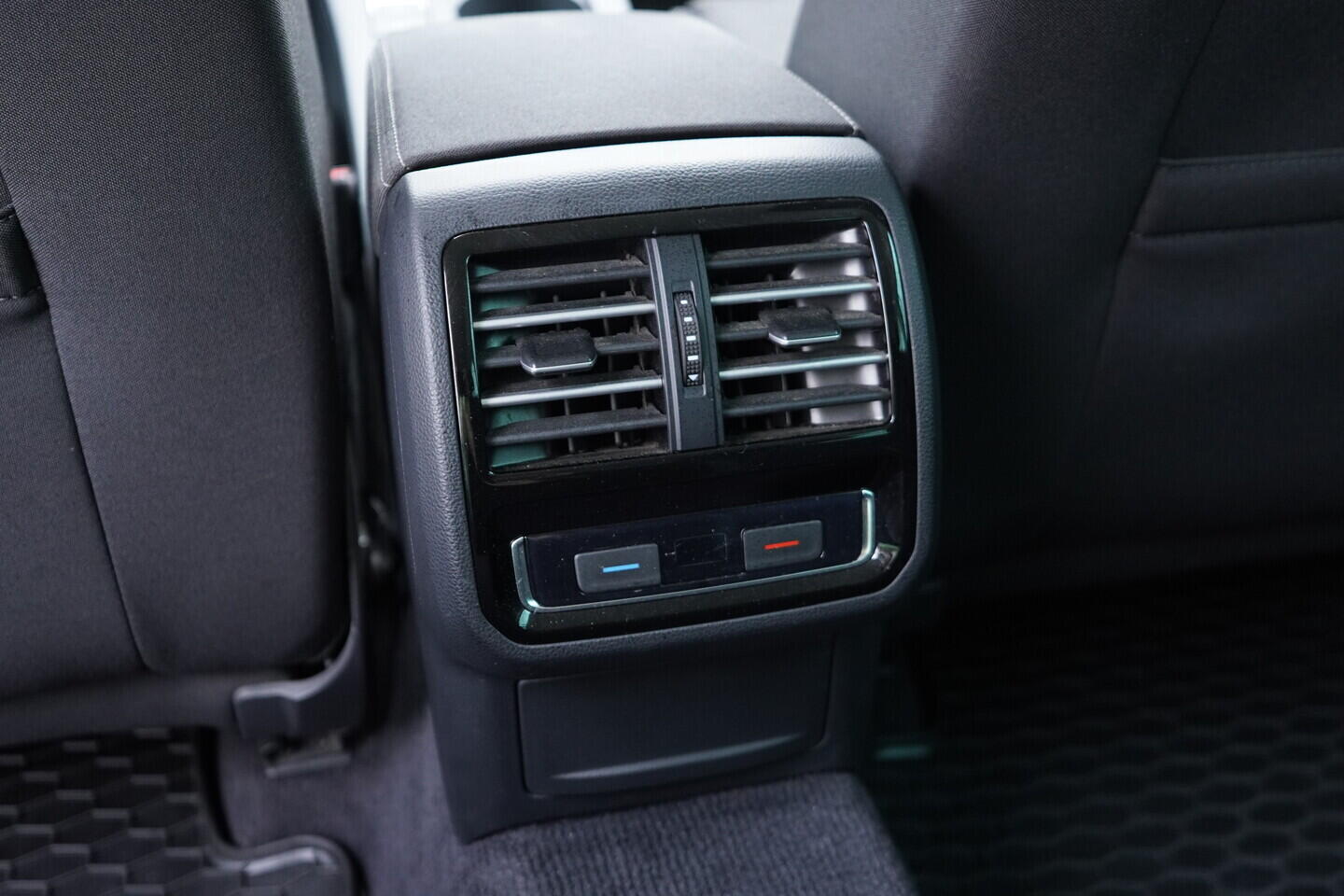 OV190V11229_37.webp_PASSAT Comfortline 1.4 TSI 110 kW manuál