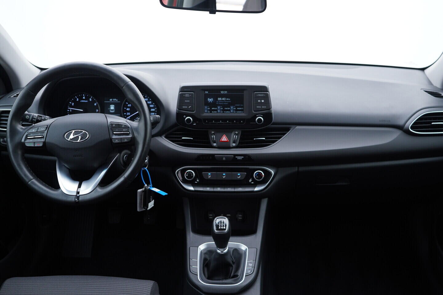 OV190V11232_25.webp_I30 Trikolor 1.0 T-GDI 88 kW manuál