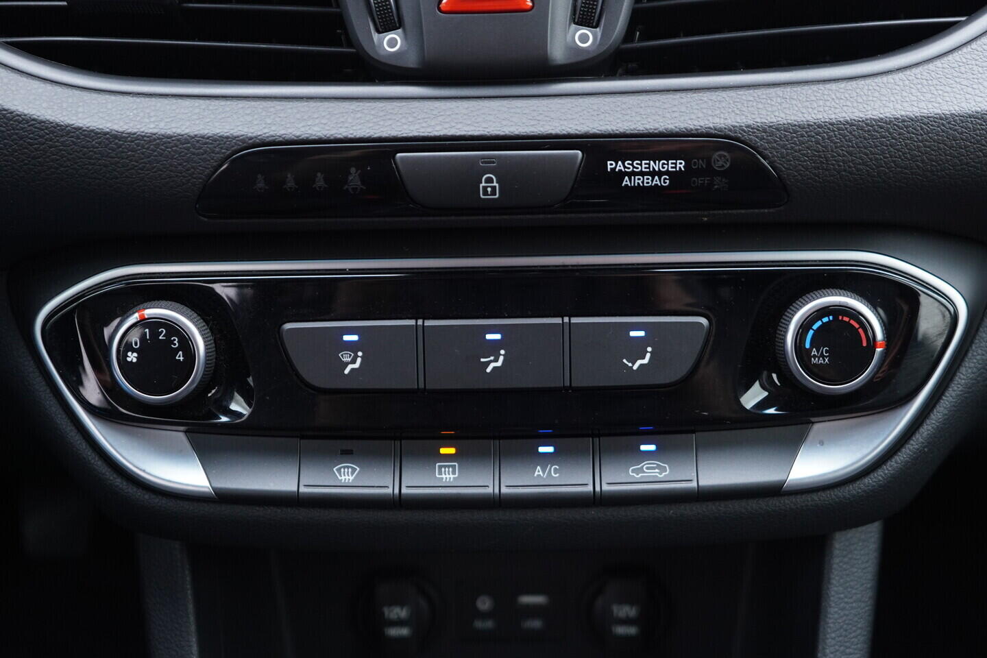 OV190V11232_30.webp_I30 Trikolor 1.0 T-GDI 88 kW manuál