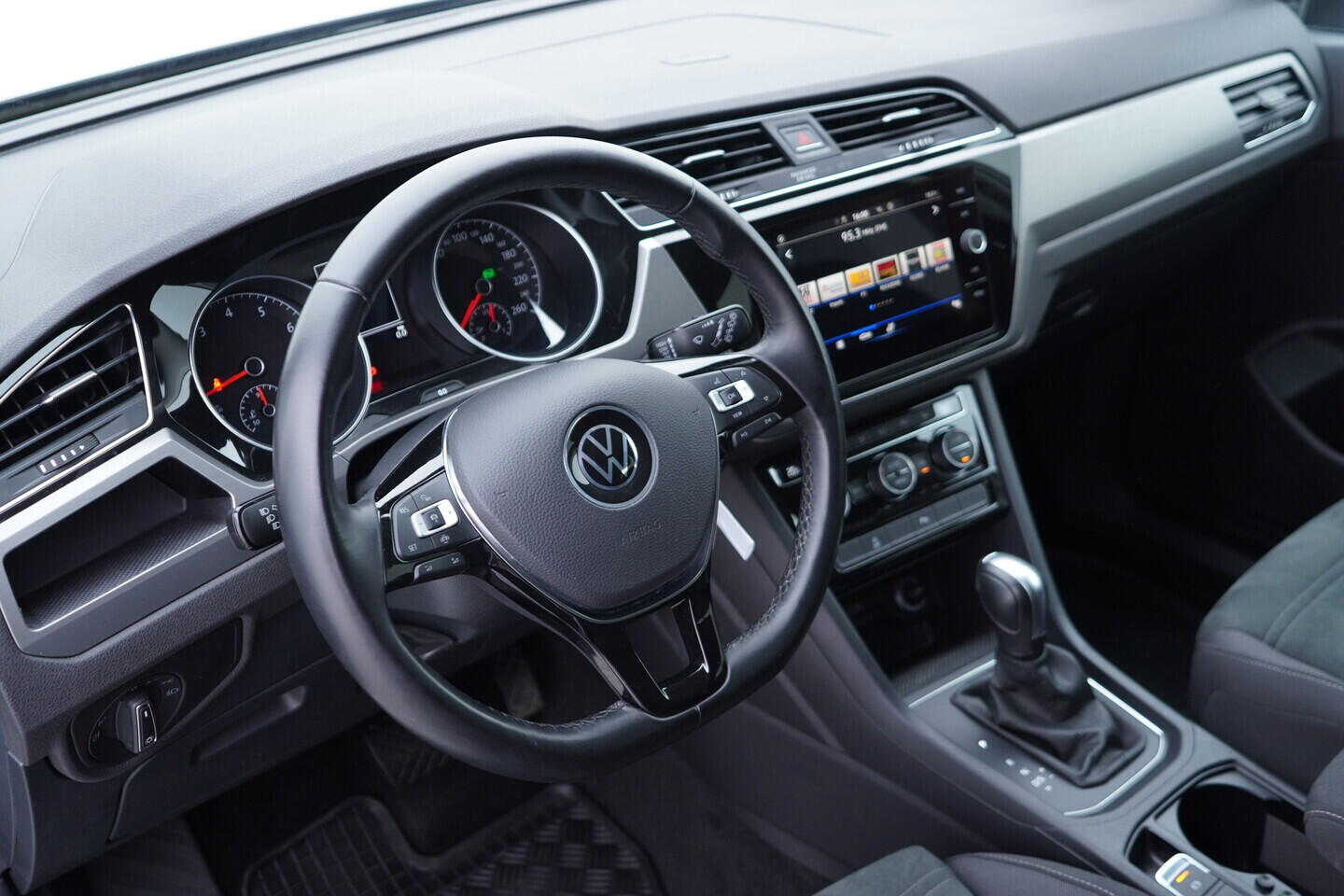 OV190V11234_23.webp_TOURAN Comfortline 1.5 TSI 110 kW automat, DPH