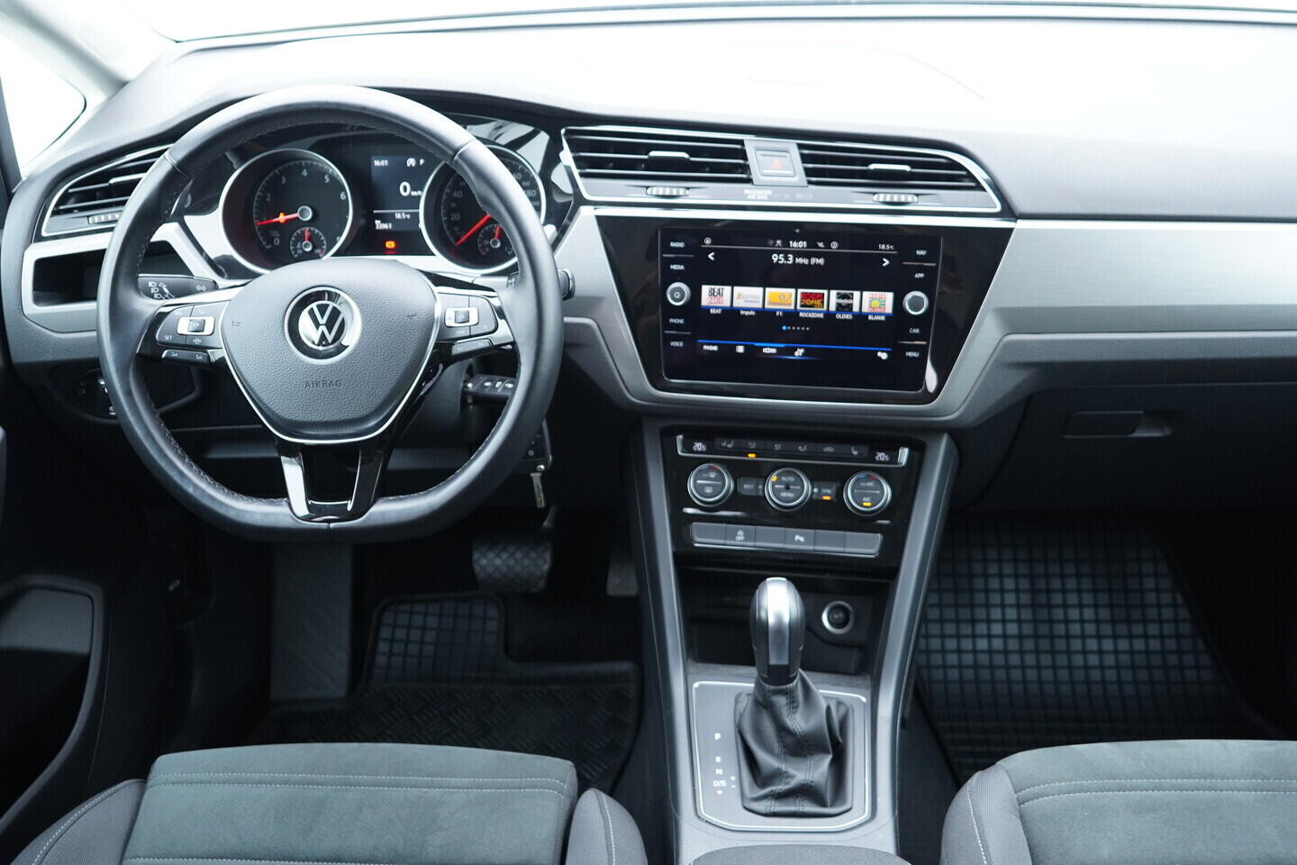 OV190V11234_28.webp_TOURAN Comfortline 1.5 TSI 110 kW automat, DPH