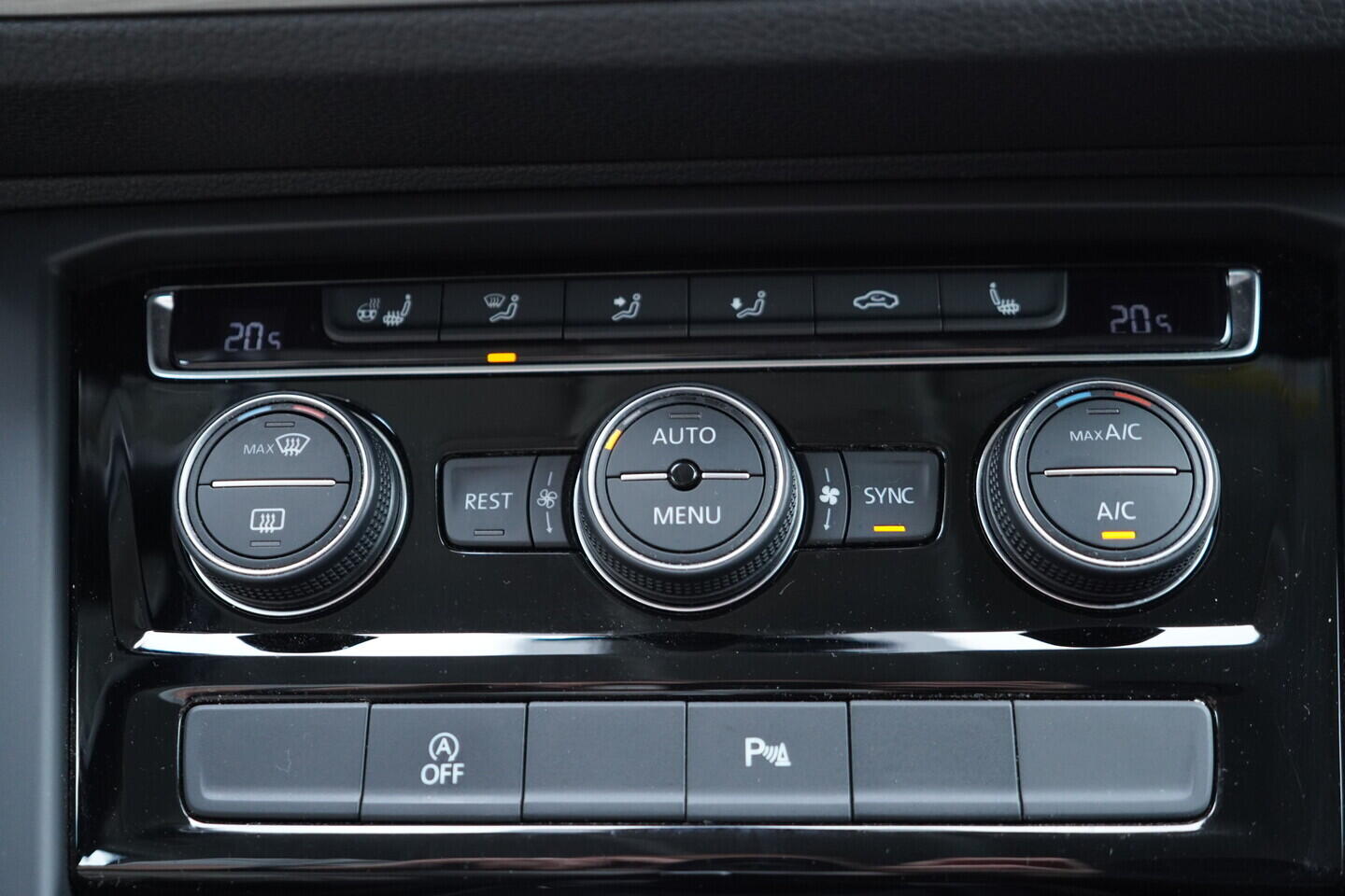 OV190V11234_36.webp_TOURAN Comfortline 1.5 TSI 110 kW automat, DPH