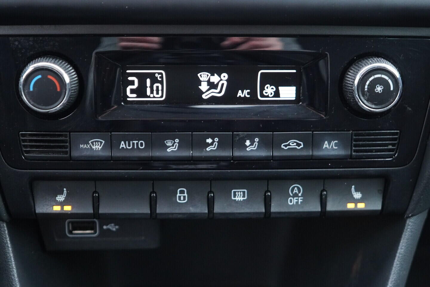 OV190V11243_30.webp_RAPID Style 1.0 TSI 81 kW manuál, DPH