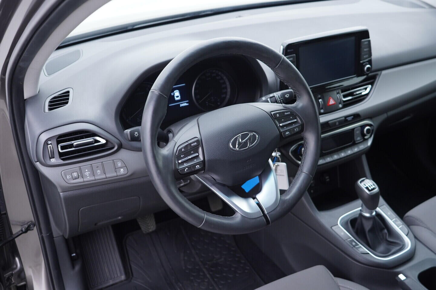 OV190V11246_21.webp_I30 Smart 1.0 T-GDI _ kW manuál