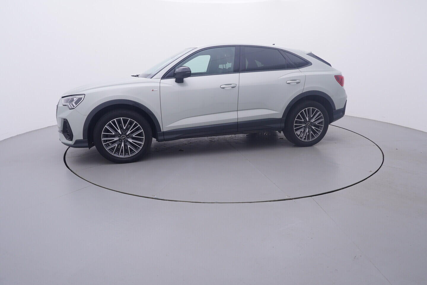 OV190V11247_11.webp_Q3 SPORTBACK S-LINE 2.0 TDI 147 kW automat, DPH