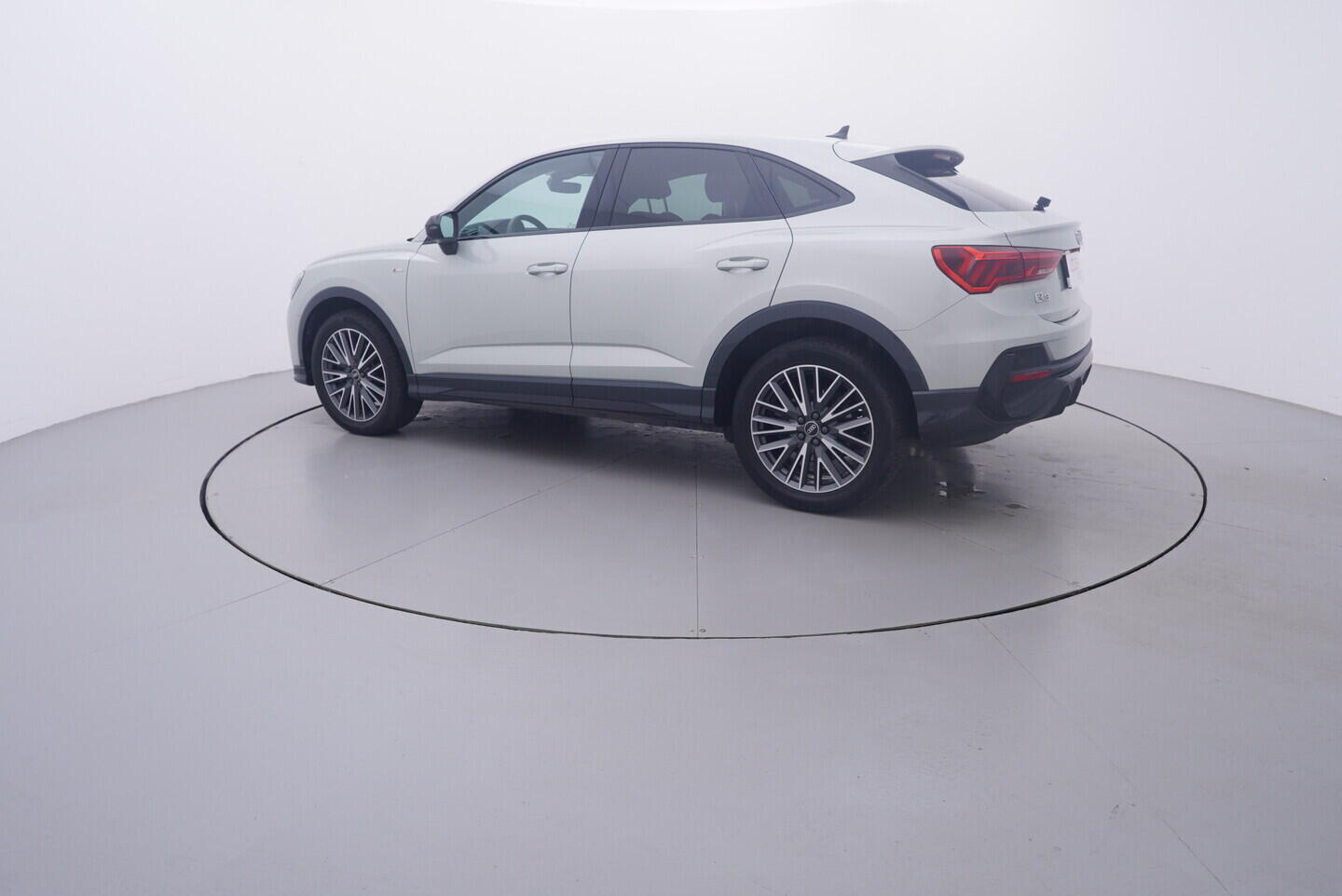 OV190V11247_12.webp_Q3 SPORTBACK S-LINE 2.0 TDI 147 kW automat, DPH