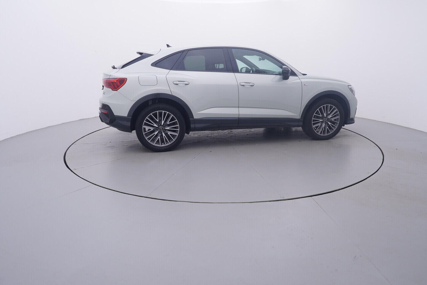 OV190V11247_15.webp_Q3 SPORTBACK S-LINE 2.0 TDI 147 kW automat, DPH