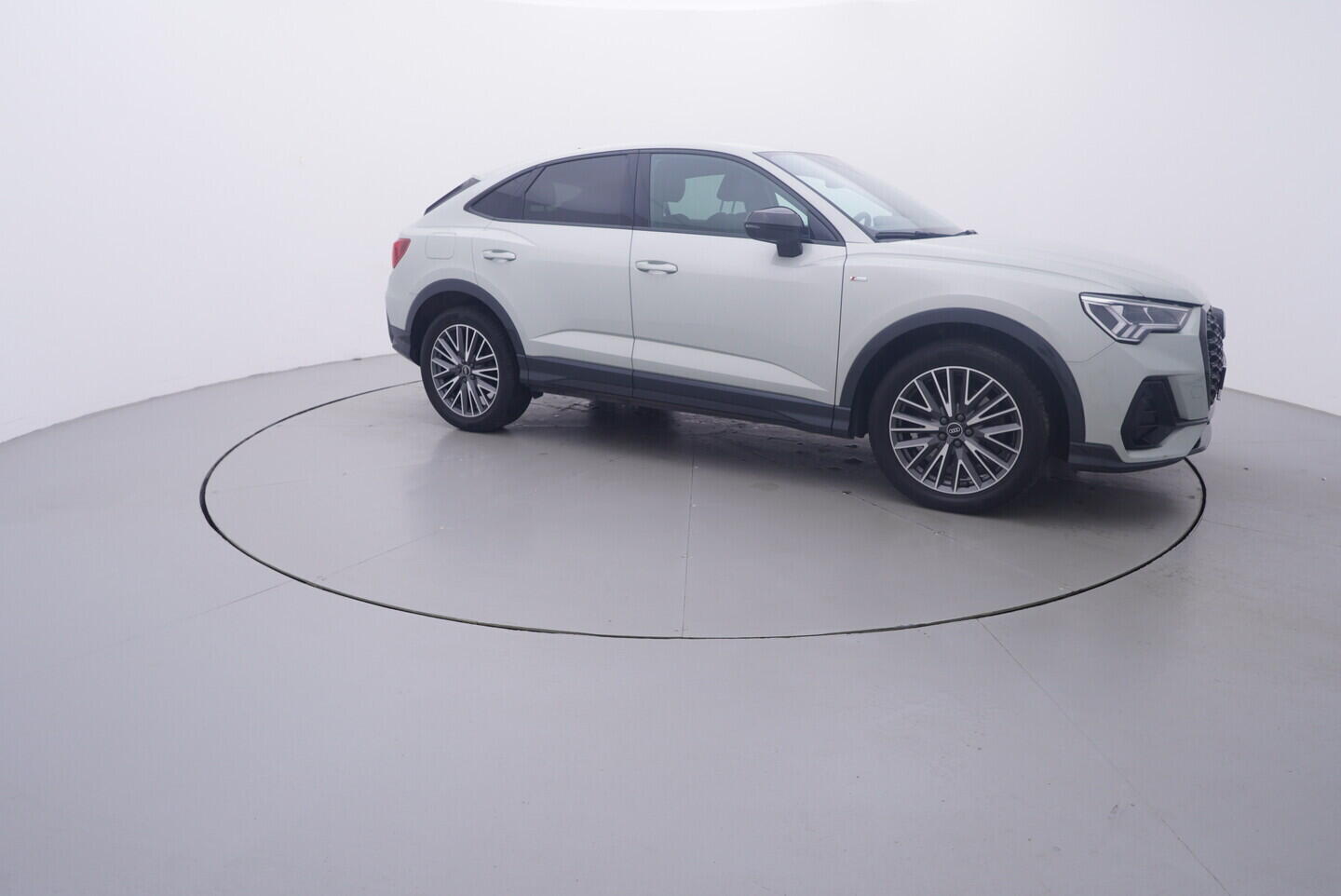 OV190V11247_16.webp_Q3 SPORTBACK S-LINE 2.0 TDI 147 kW automat, DPH