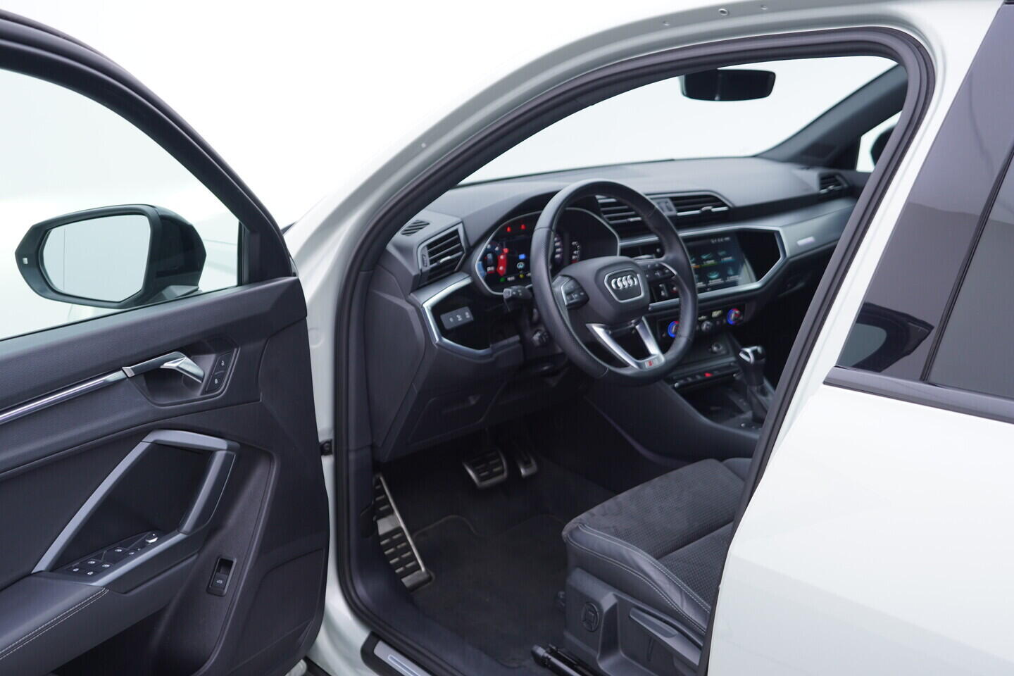 OV190V11247_18.webp_Q3 SPORTBACK S-LINE 2.0 TDI 147 kW automat, DPH