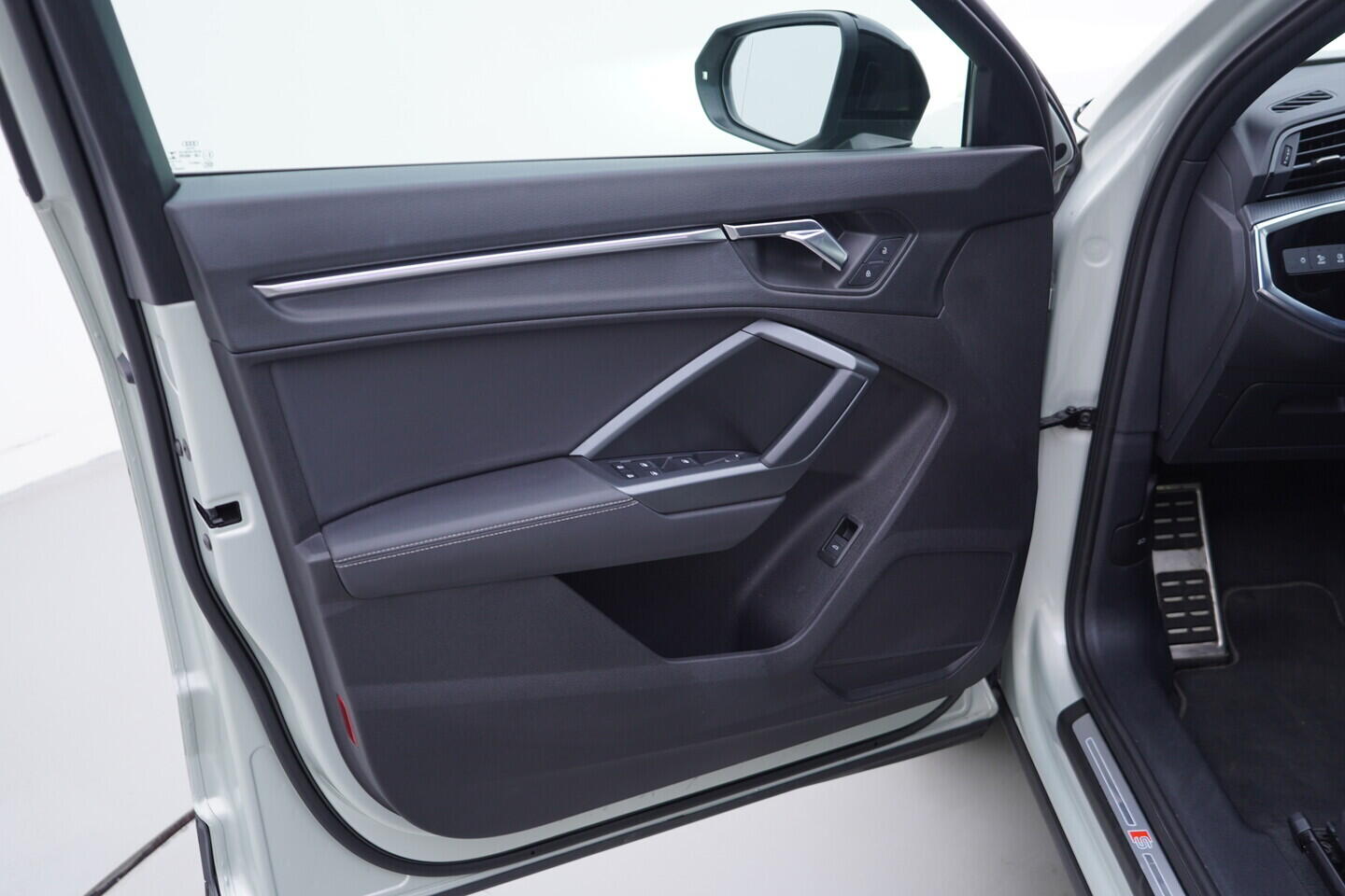 OV190V11247_19.webp_Q3 SPORTBACK S-LINE 2.0 TDI 147 kW automat, DPH