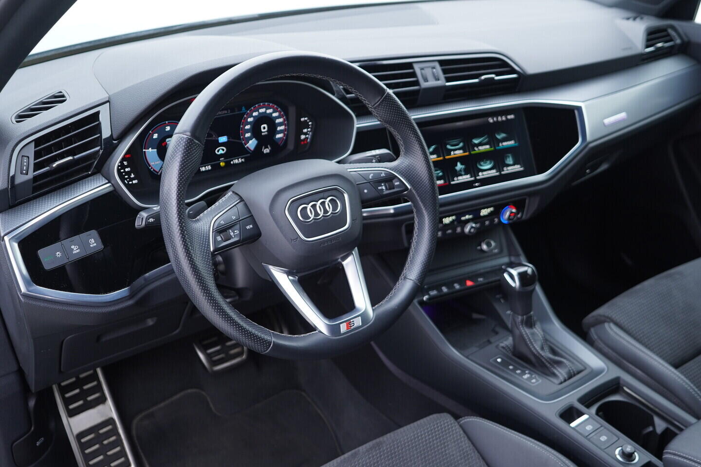 OV190V11247_22.webp_Q3 SPORTBACK S-LINE 2.0 TDI 147 kW automat, DPH