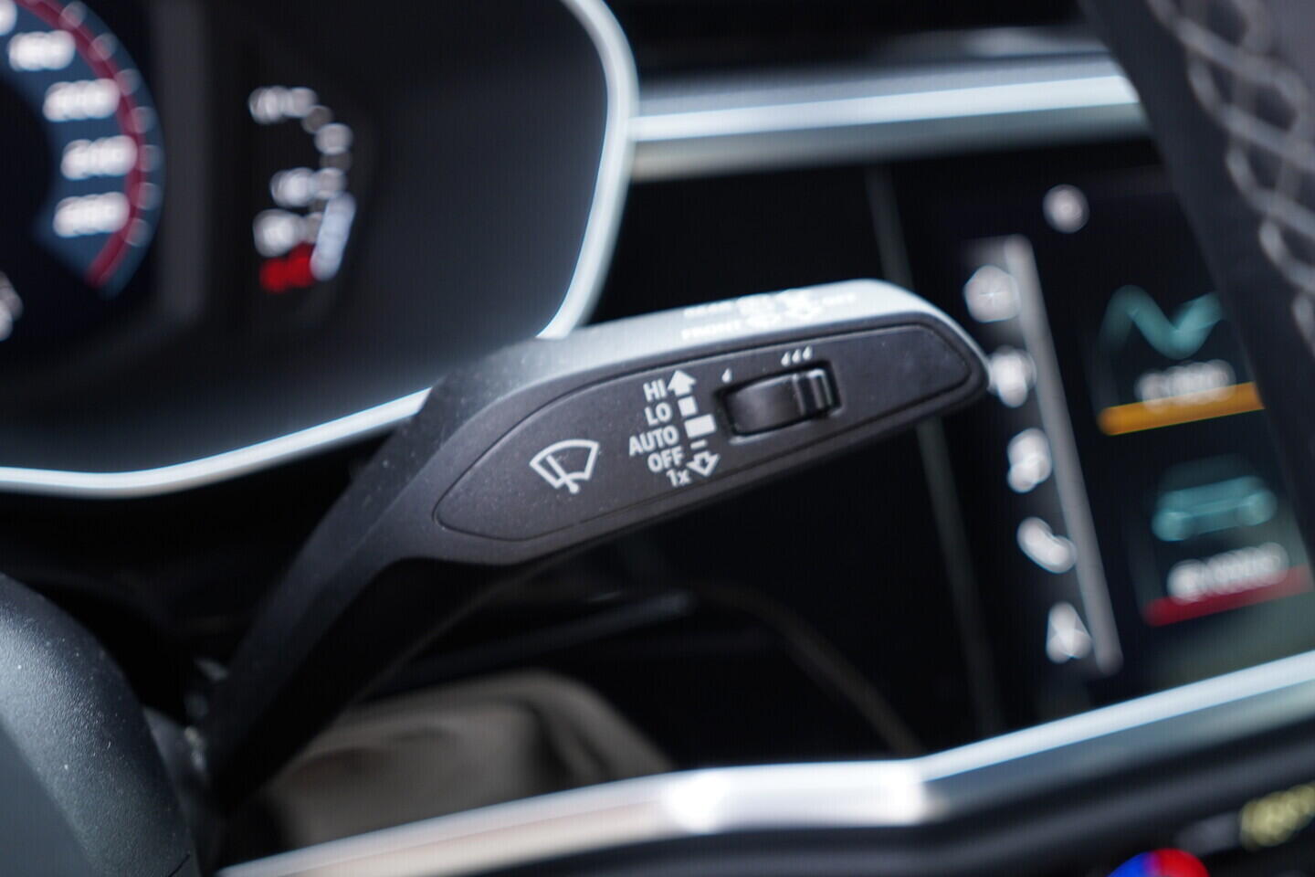 OV190V11247_25.webp_Q3 SPORTBACK S-LINE 2.0 TDI 147 kW automat, DPH