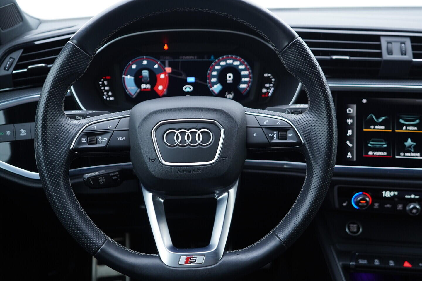 OV190V11247_30.webp_Q3 SPORTBACK S-LINE 2.0 TDI 147 kW automat, DPH