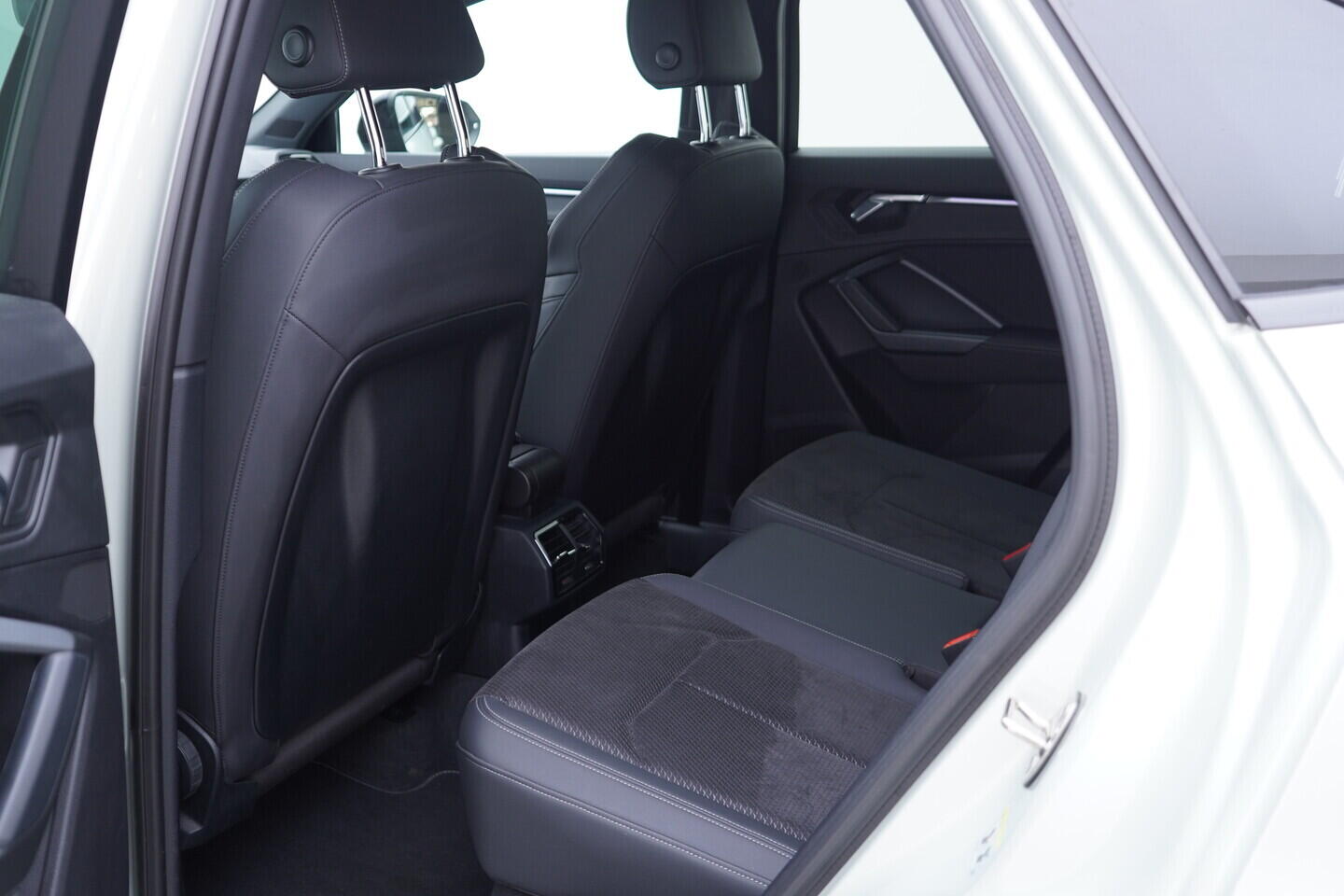 OV190V11247_39.webp_Q3 SPORTBACK S-LINE 2.0 TDI 147 kW automat, DPH