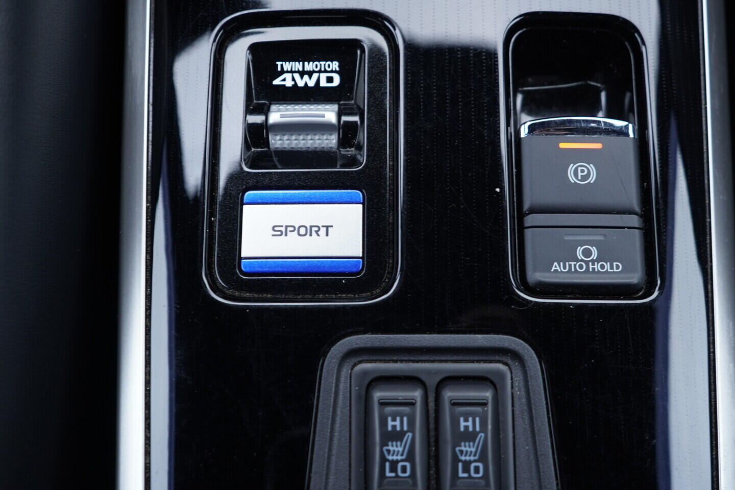 OV190V11253_33.webp_OUTLANDER Intense+ 2.4 MIVEC 99 kW automat