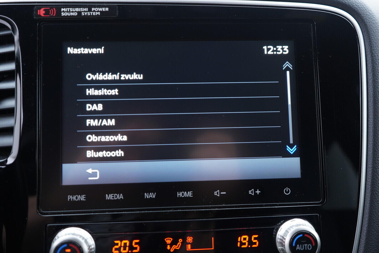OV190V11253_37.webp_OUTLANDER Intense+ 2.4 MIVEC 99 kW automat