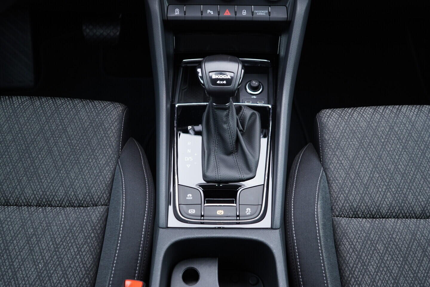 OV190V11254_33.webp_KAROQ Style 2.0 TDI 110 kW automat, DPH