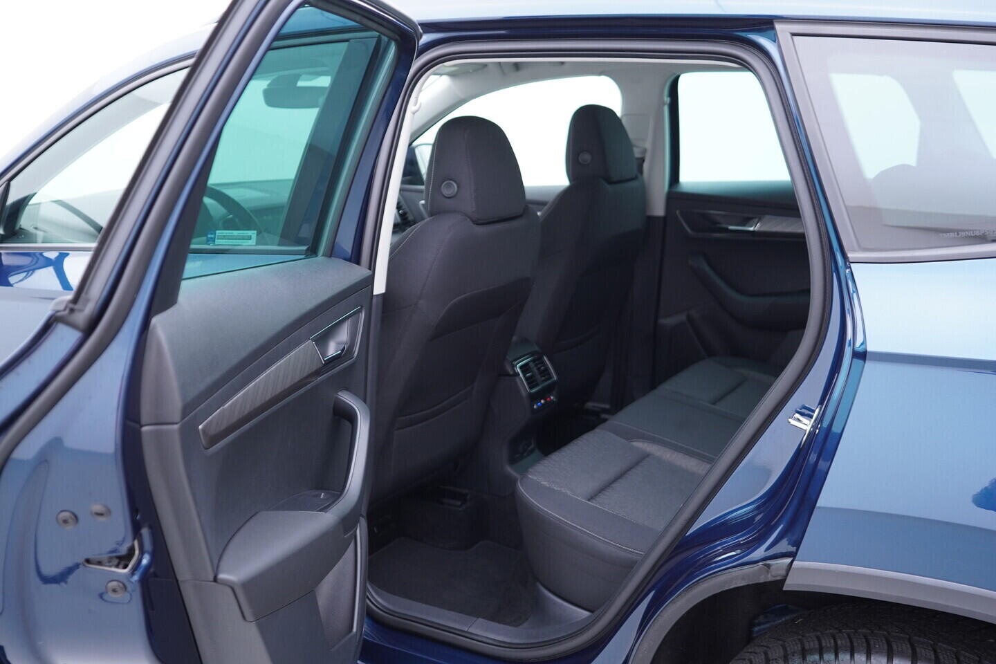 OV190V11254_34.webp_KAROQ Style 2.0 TDI 110 kW automat, DPH
