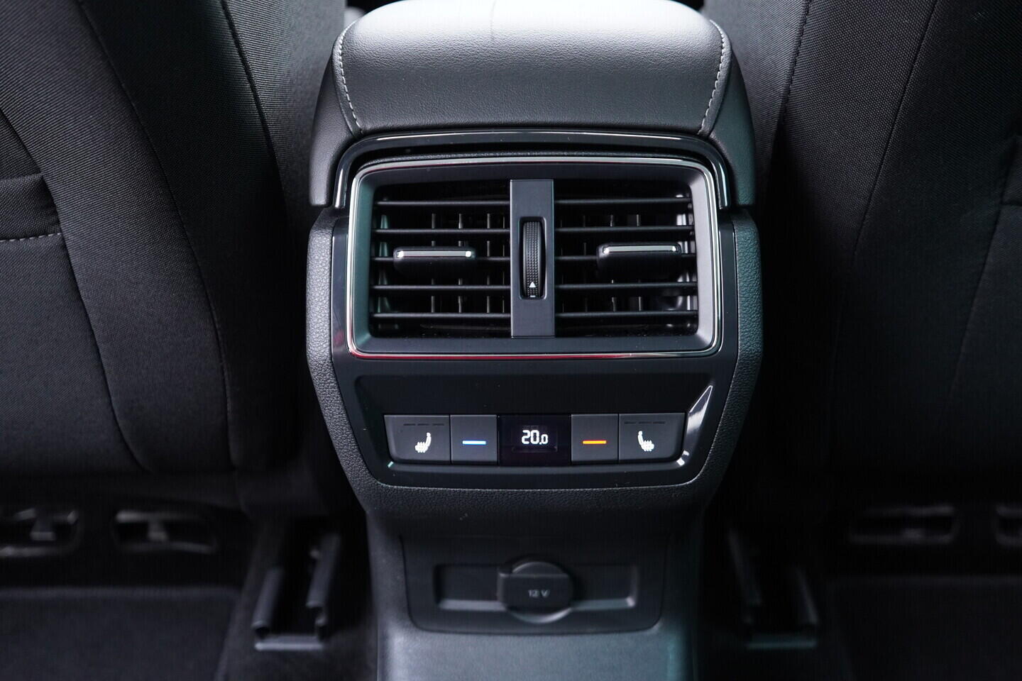 OV190V11254_35.webp_KAROQ Style 2.0 TDI 110 kW automat, DPH