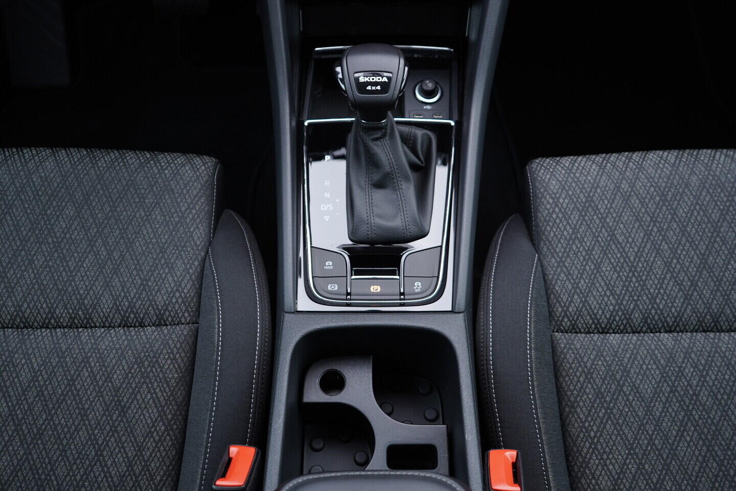 OV190V11255_33.webp_KAROQ Style 2.0 TDI 110 kW automat, DPH