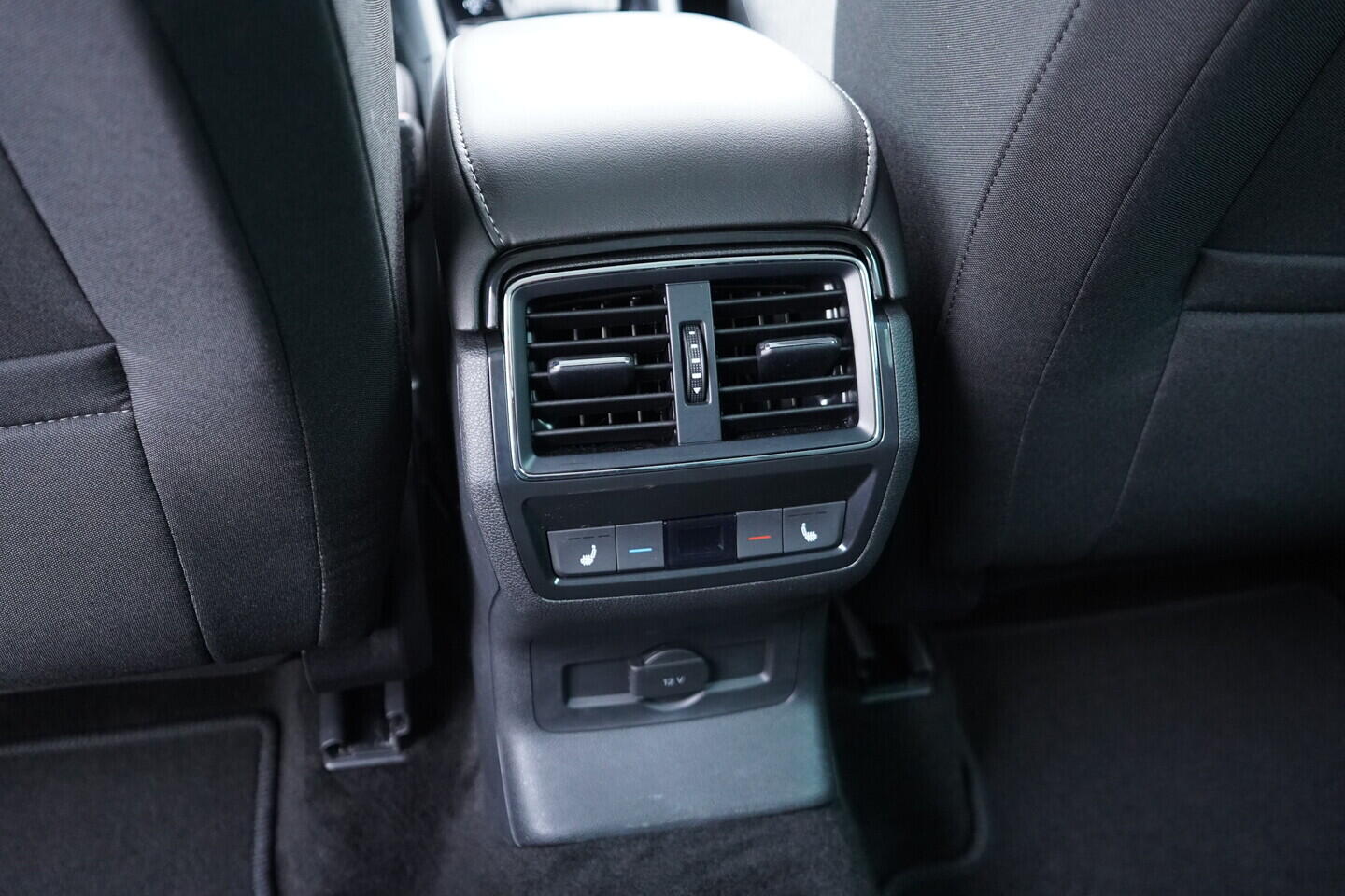 OV190V11255_36.webp_KAROQ Style 2.0 TDI 110 kW automat, DPH