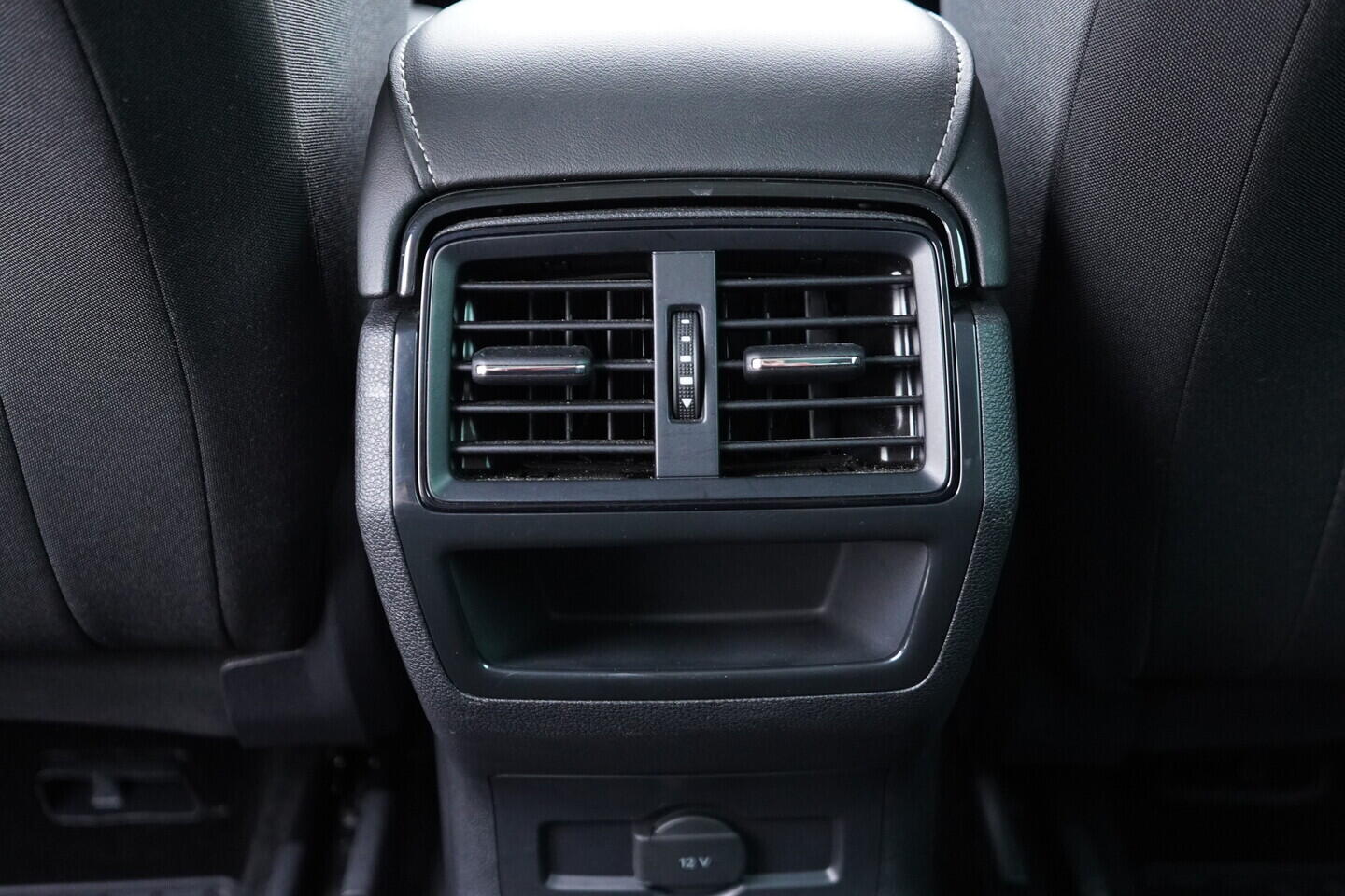 OV190V11257_35.webp_KAROQ Fresh II. 1.5 TSI 110 kW automat, DPH