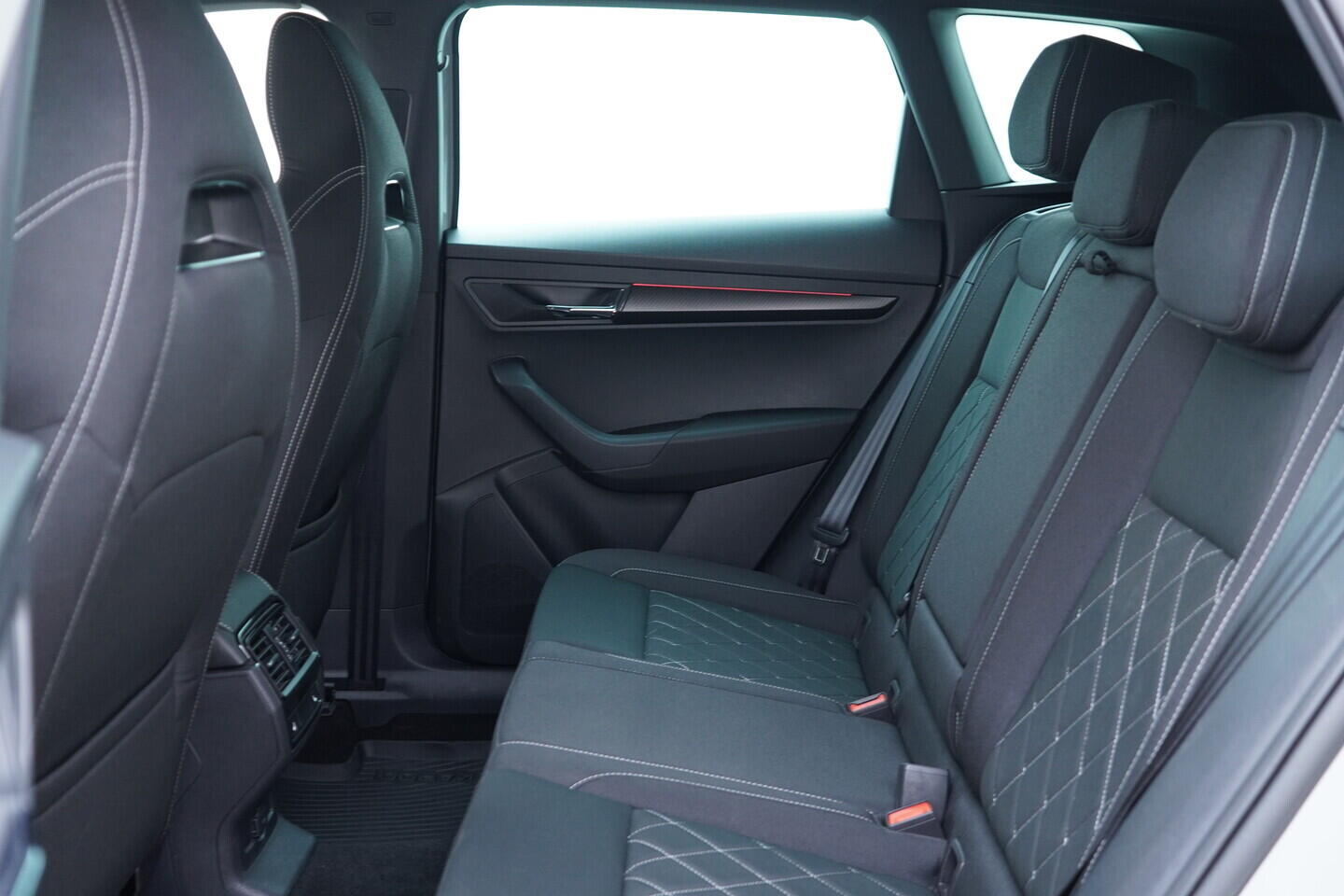 OV190V11258_39.webp_KAROQ SportLine 2.0 TDI 110 kW automat, DPH