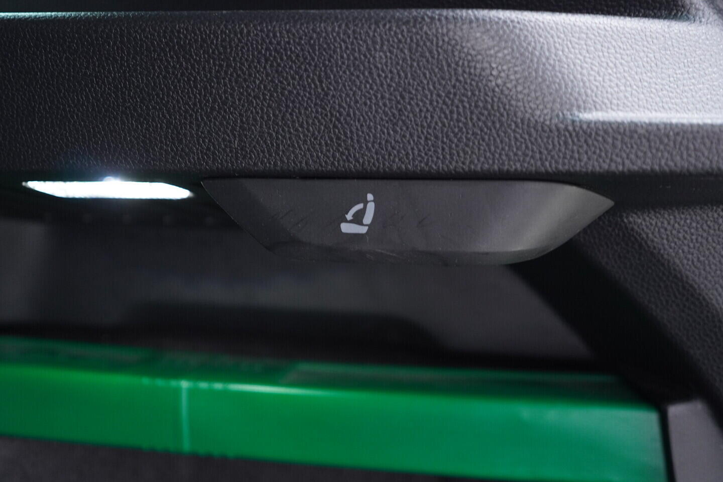 OV190V11258_42.webp_KAROQ SportLine 2.0 TDI 110 kW automat, DPH