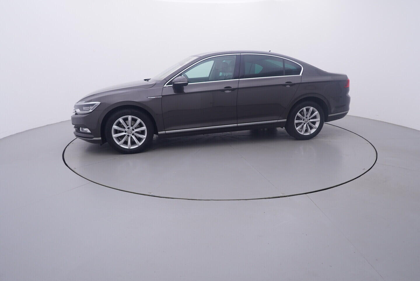 OV190V11267_11.webp_PASSAT  2.0 TDI 110 kW manuál, DPH