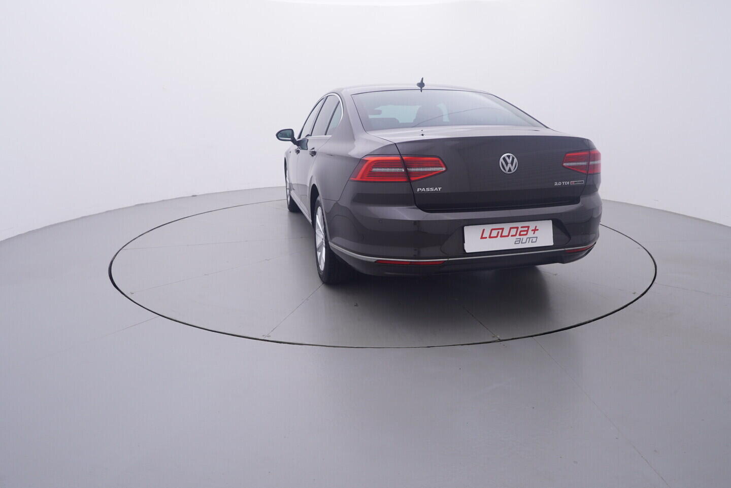 OV190V11267_13.webp_PASSAT  2.0 TDI 110 kW manuál, DPH