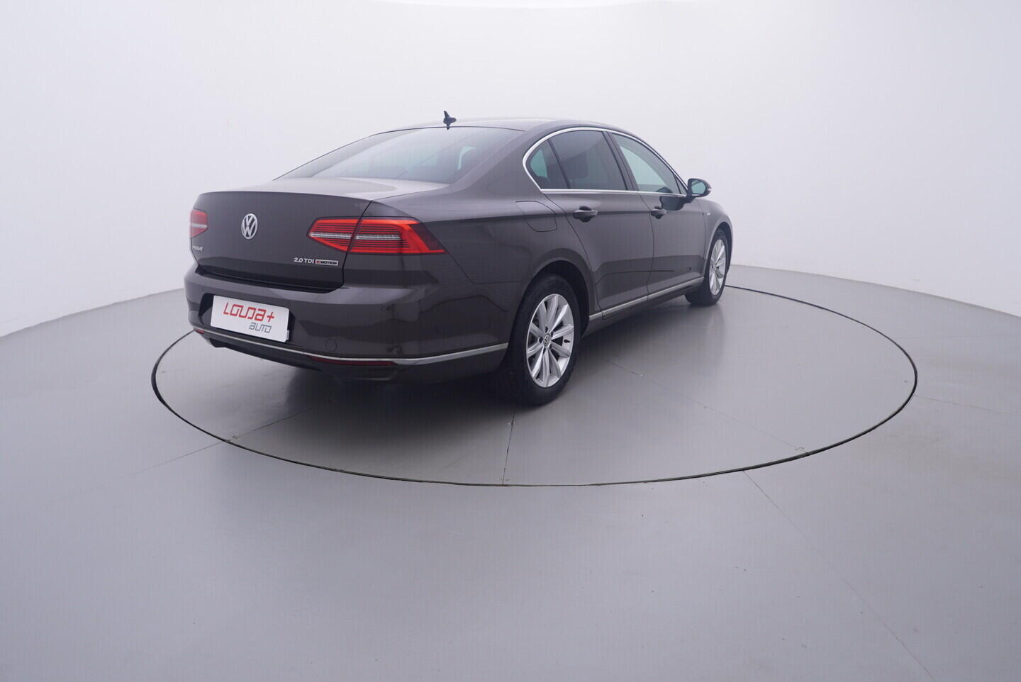 OV190V11267_14.webp_PASSAT  2.0 TDI 110 kW manuál, DPH