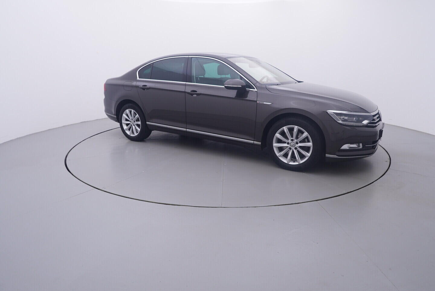 OV190V11267_16.webp_PASSAT  2.0 TDI 110 kW manuál, DPH