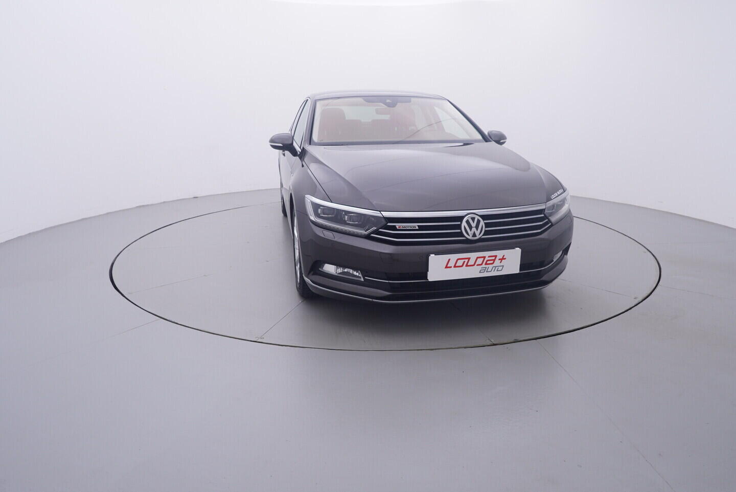 OV190V11267_17.webp_PASSAT  2.0 TDI 110 kW manuál, DPH