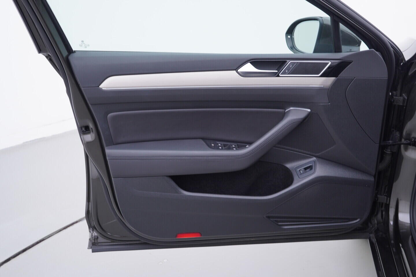 OV190V11267_19.webp_PASSAT  2.0 TDI 110 kW manuál, DPH