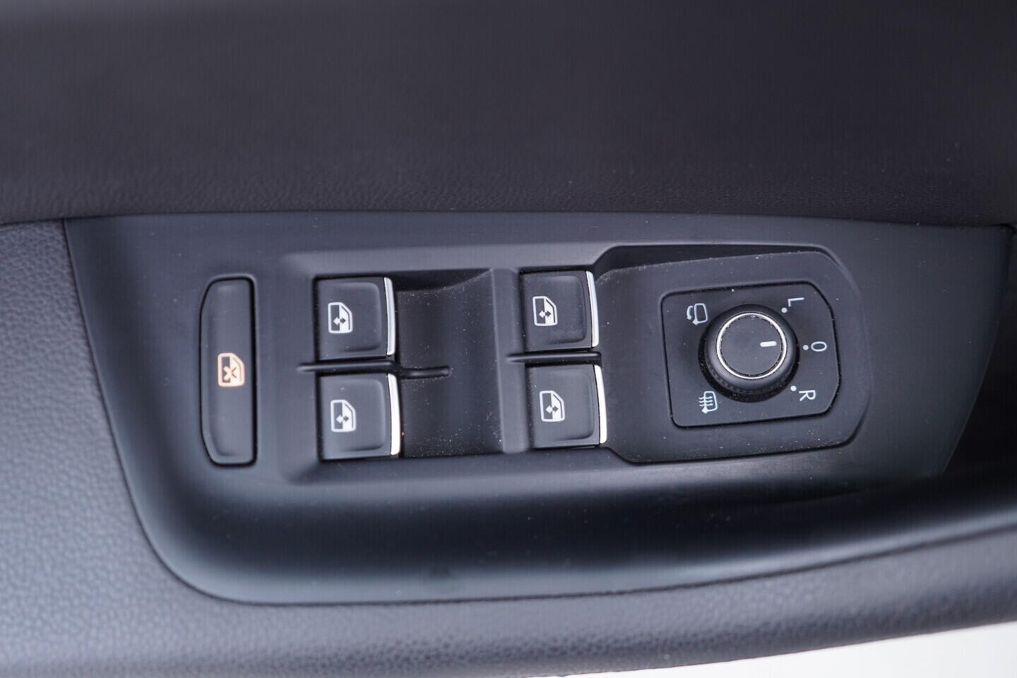 OV190V11267_20.webp_PASSAT  2.0 TDI 110 kW manuál, DPH