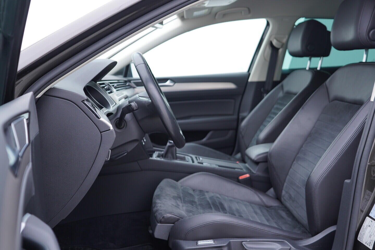 OV190V11267_24.webp_PASSAT  2.0 TDI 110 kW manuál, DPH