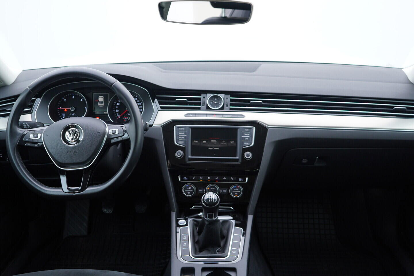 OV190V11267_27.webp_PASSAT  2.0 TDI 110 kW manuál, DPH