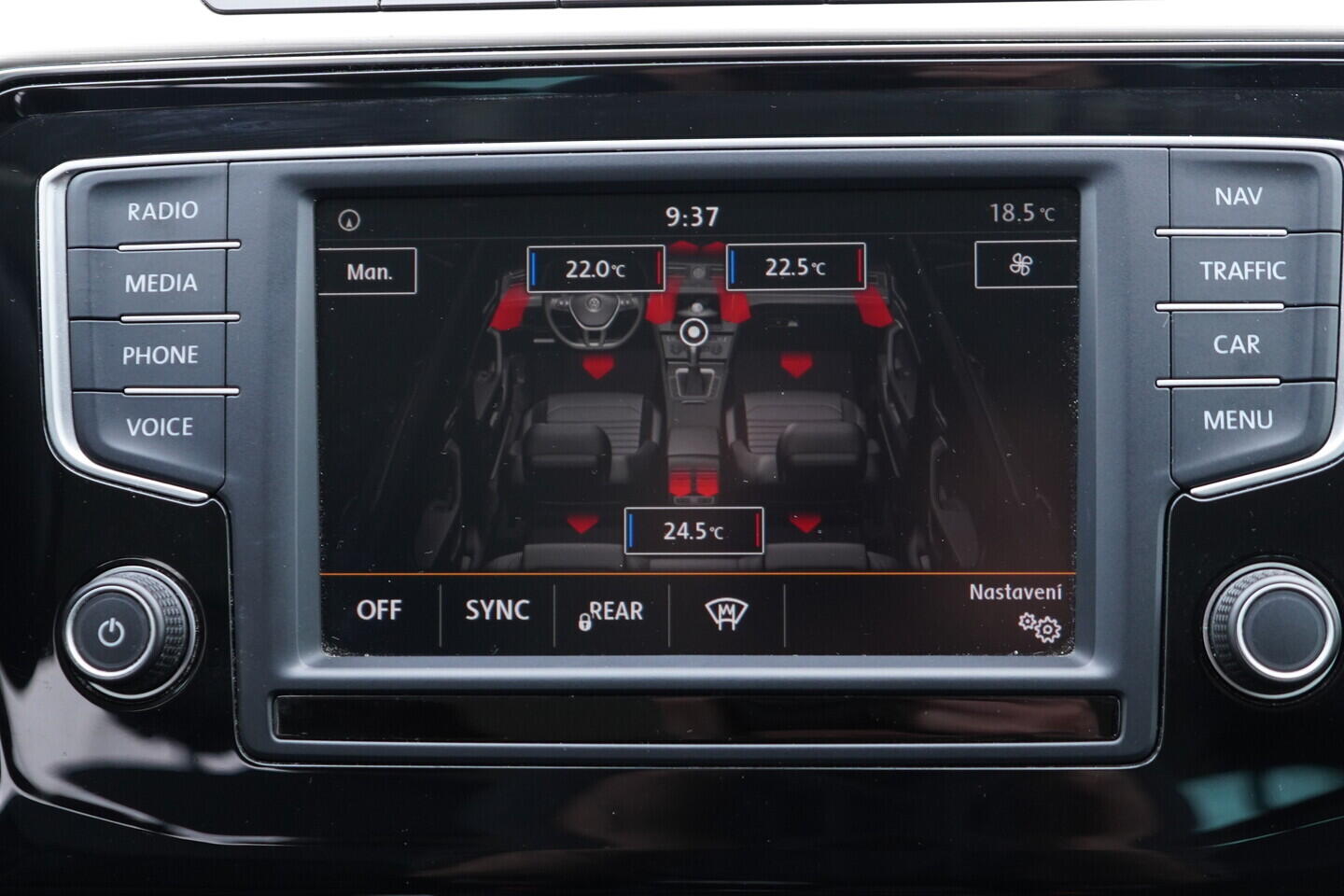 OV190V11267_32.webp_PASSAT  2.0 TDI 110 kW manuál, DPH