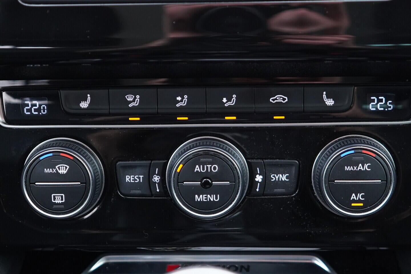 OV190V11267_34.webp_PASSAT  2.0 TDI 110 kW manuál, DPH