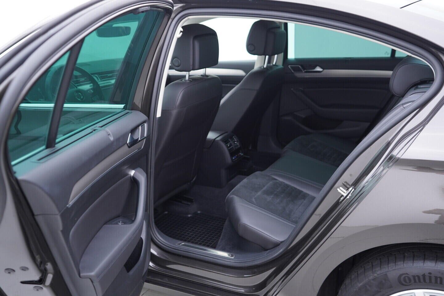 OV190V11267_36.webp_PASSAT  2.0 TDI 110 kW manuál, DPH