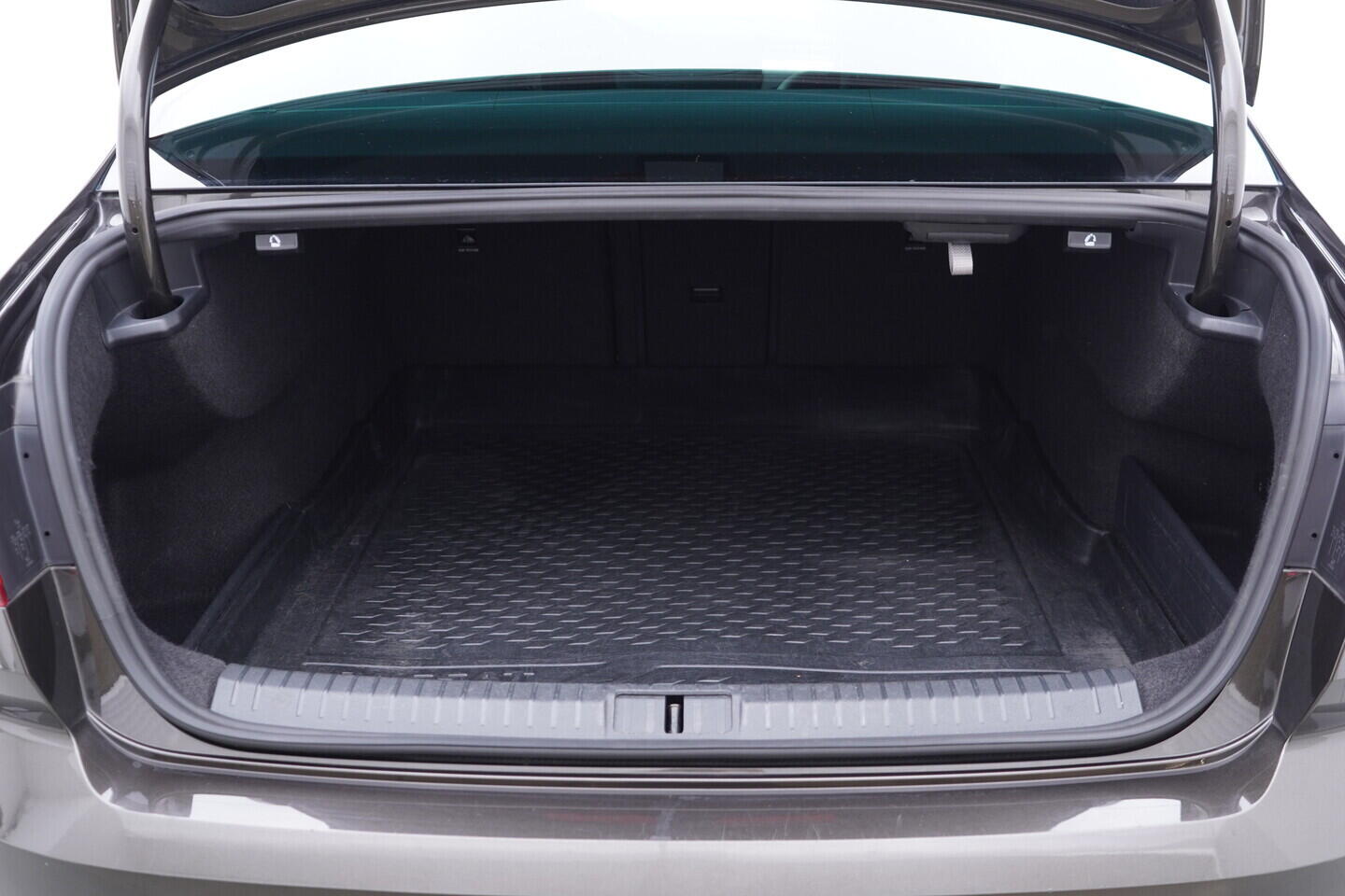 OV190V11267_40.webp_PASSAT  2.0 TDI 110 kW manuál, DPH