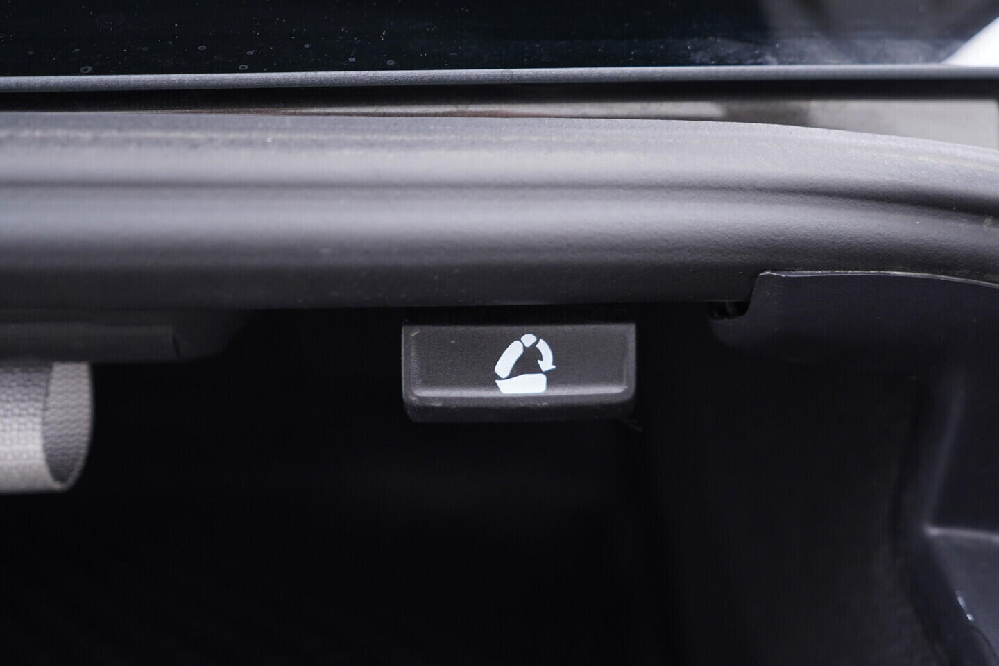 OV190V11267_41.webp_PASSAT  2.0 TDI 110 kW manuál, DPH