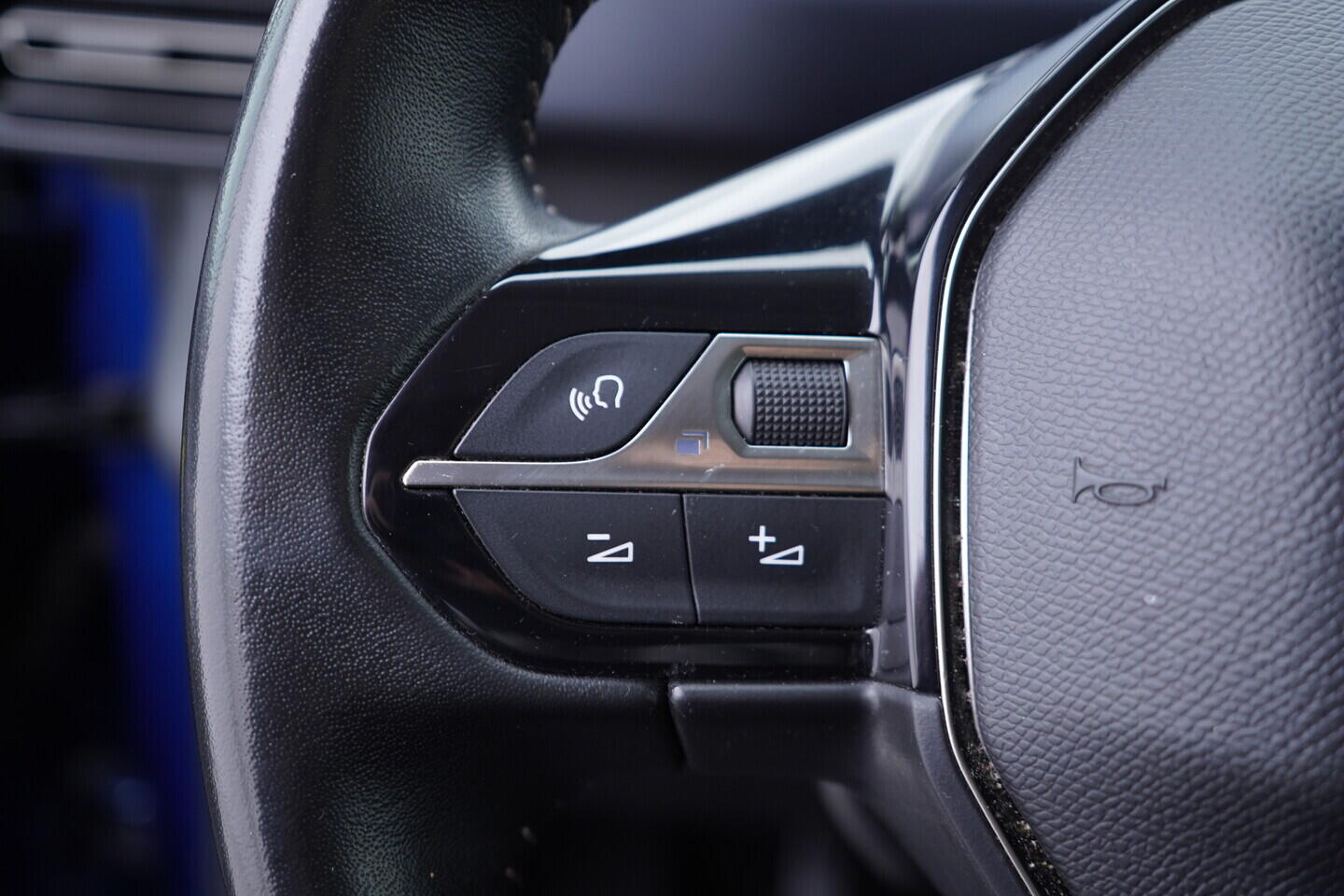 OV190V11275_24.webp_RIFTER  1.5 BlueHDi 96 kW manuál, DPH